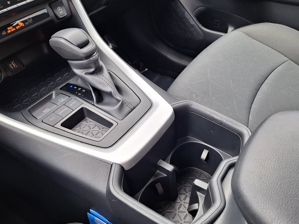 Used 2025 Toyota RAV4 XLE FWD image 22