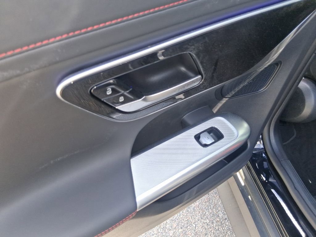 Used 2025 Mercedes-Benz GLC 43 AMG 4MATIC image 17