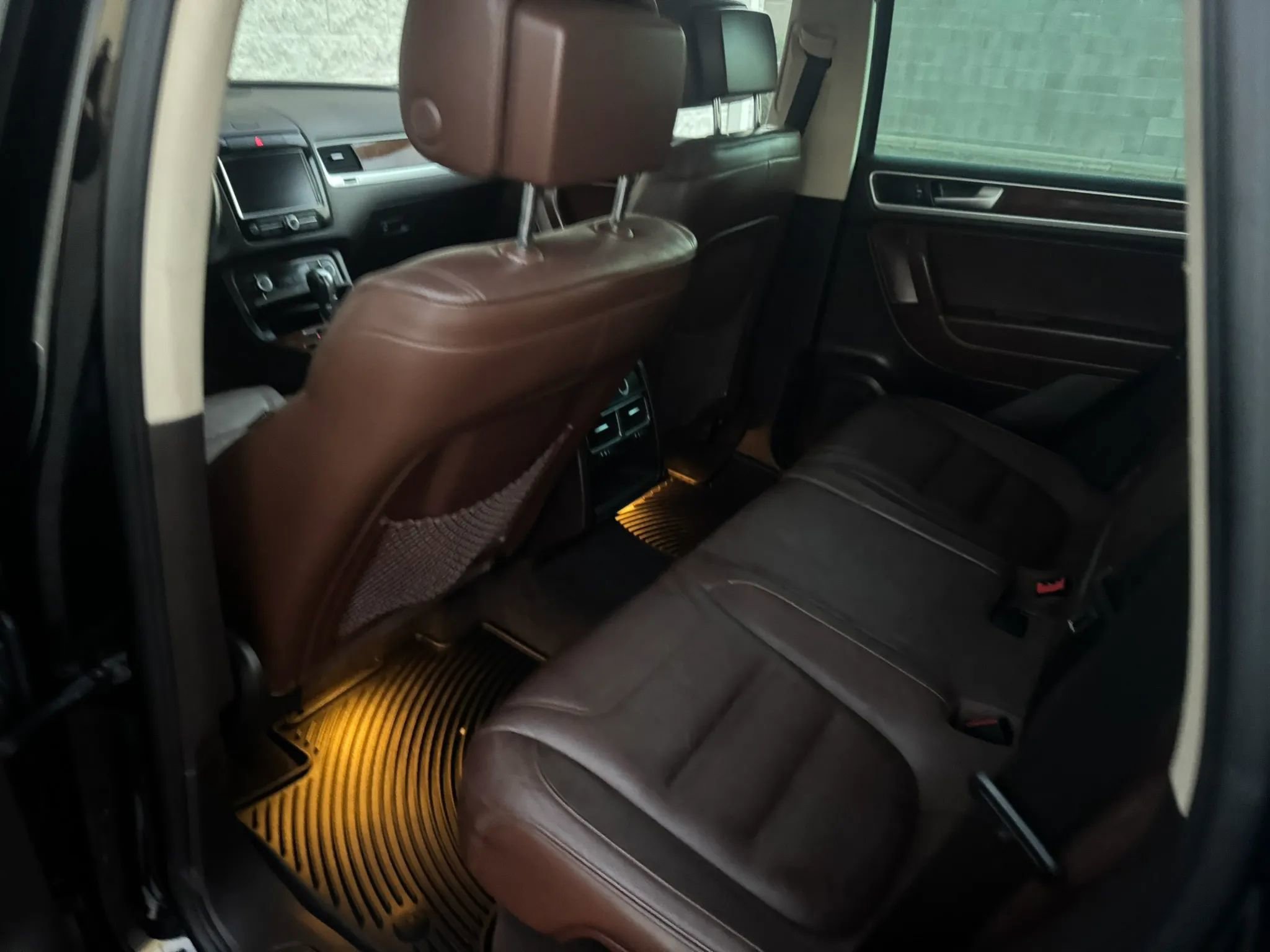 Used 2012 Volkswagen Touareg TDI image 19