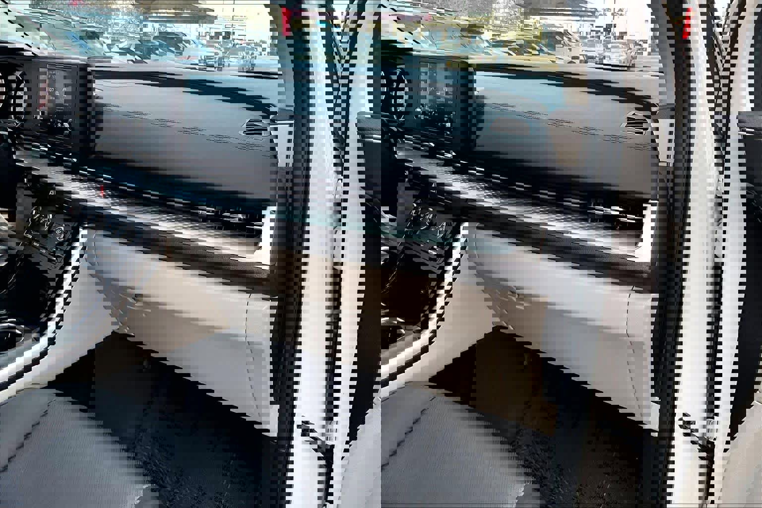 Used 2024 Kia Carnival LX image 17