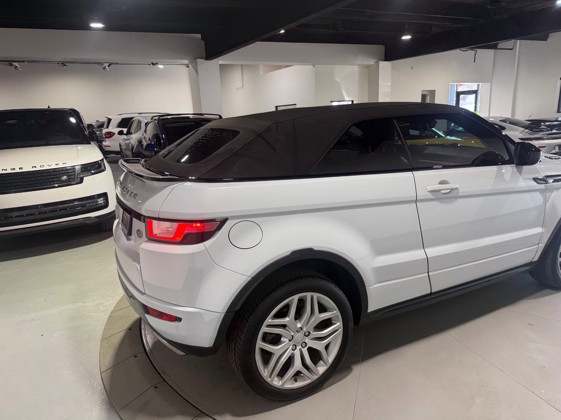 Used 2017 Land Rover Range Rover Evoque HSE Dynamic image 27