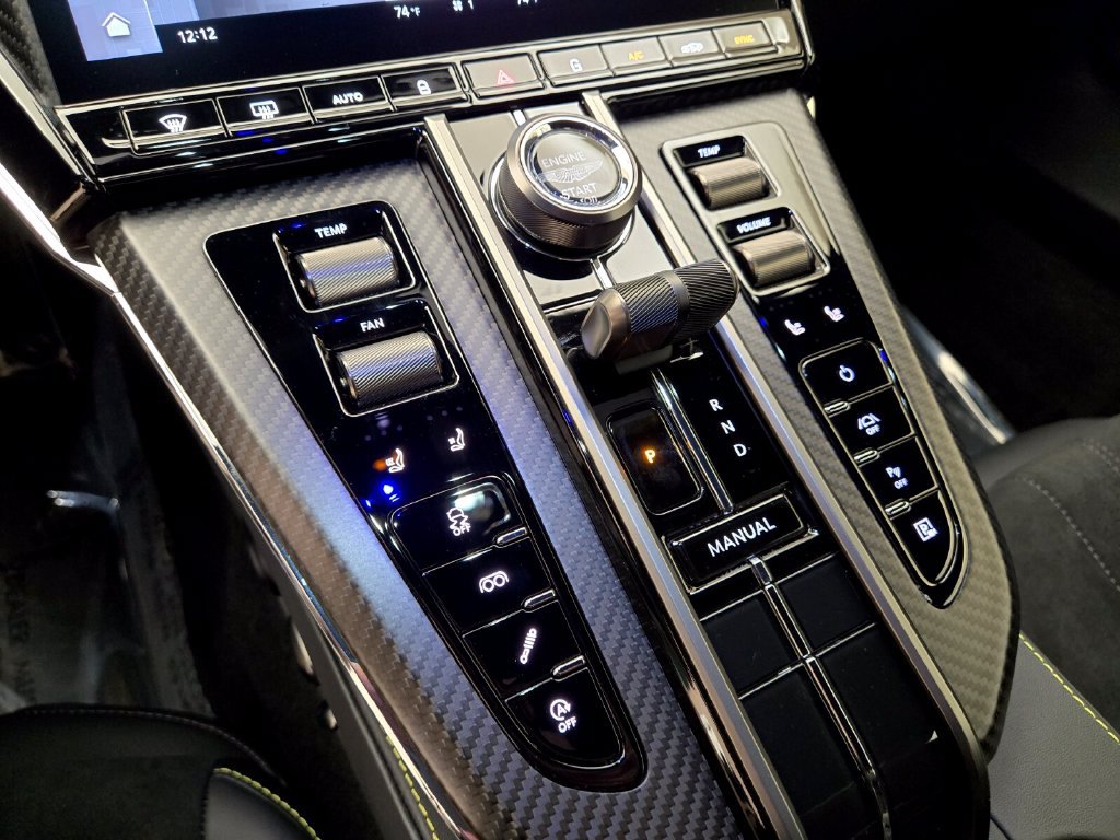 Used 2025 Aston Martin V8 Vantage Coupe RWD image 33