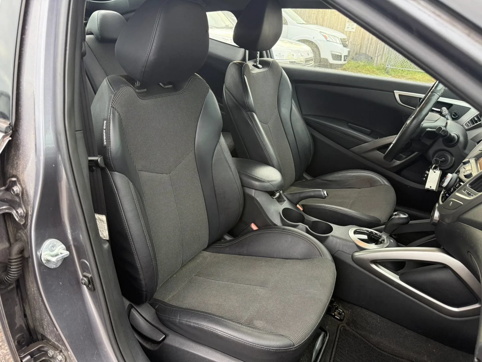 Used 2013 Hyundai Veloster w/ Style Pkg FWD image 9