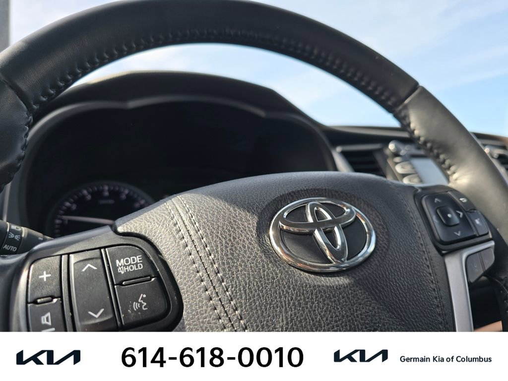 Used 2019 Toyota Highlander XLE image 23