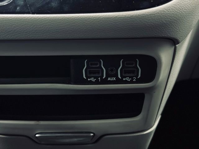 Used 2023 Chrysler Voyager LX image 33