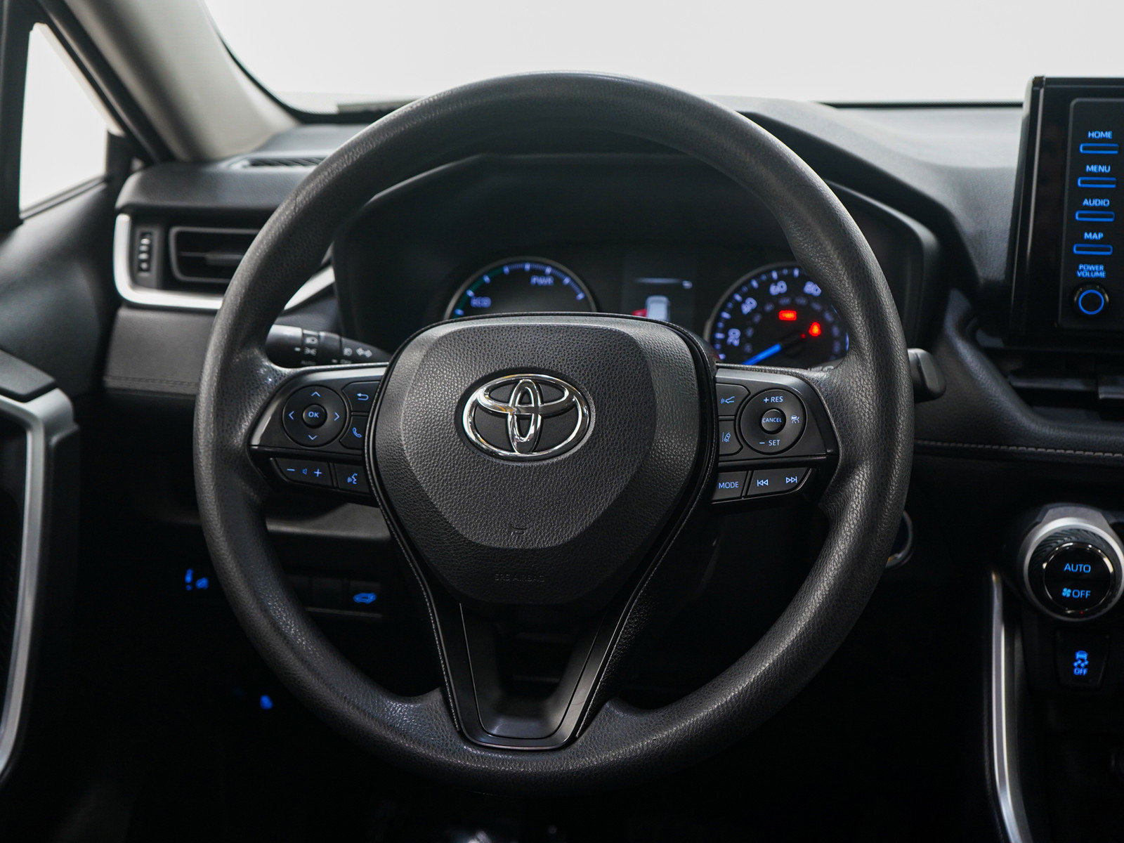 Used 2020 Toyota RAV4 XLE w/ Convenience Package image 17