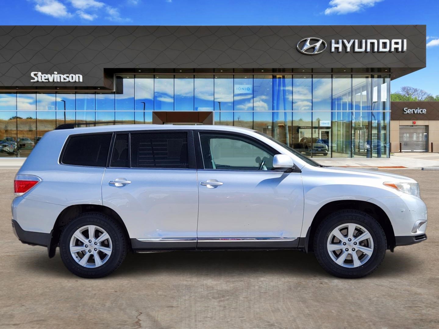 Used 2013 Toyota Highlander Plus image 4