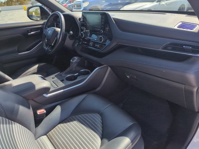 Used 2021 Toyota Highlander XSE image 30
