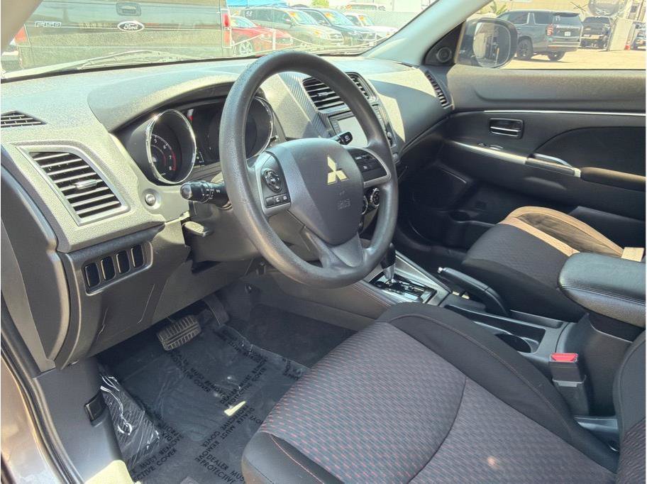 Used 2018 Mitsubishi Outlander Sport ES FWD image 4