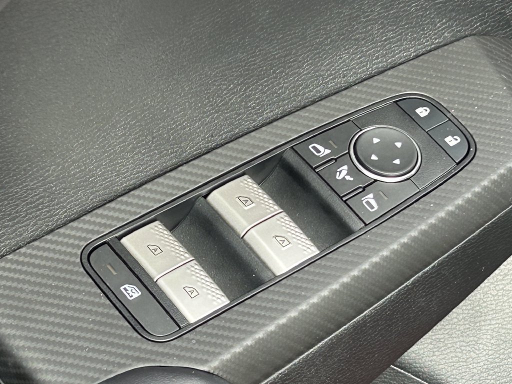 Used 2025 Mitsubishi Outlander 4WD Plug-In Hybrid image 28