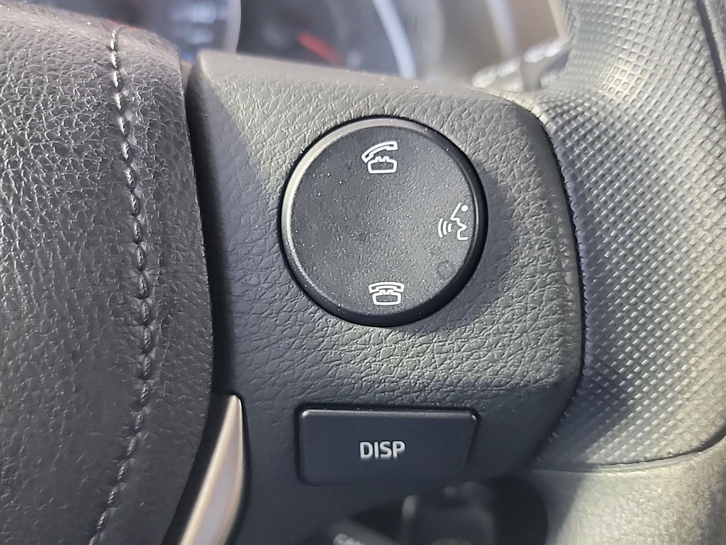 Used 2015 Toyota RAV4 LE image 24