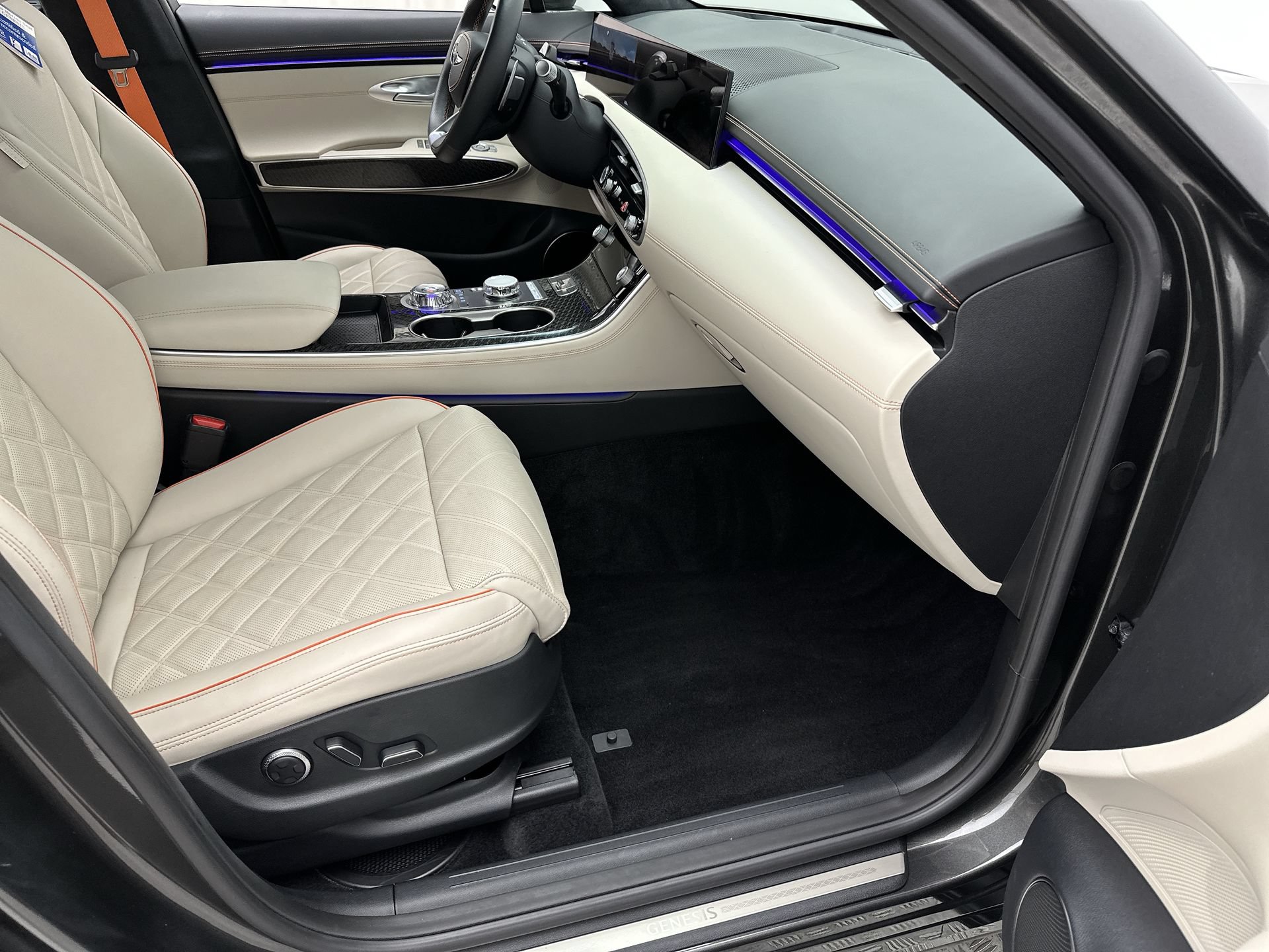 Certified 2026 Genesis GV70 3.5T Sport Prestige AWD/4WD image 25