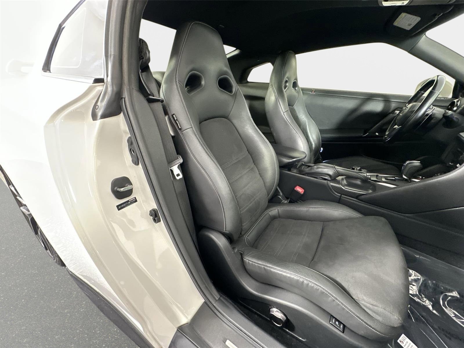 Used 2018 Nissan GT-R Premium image 25