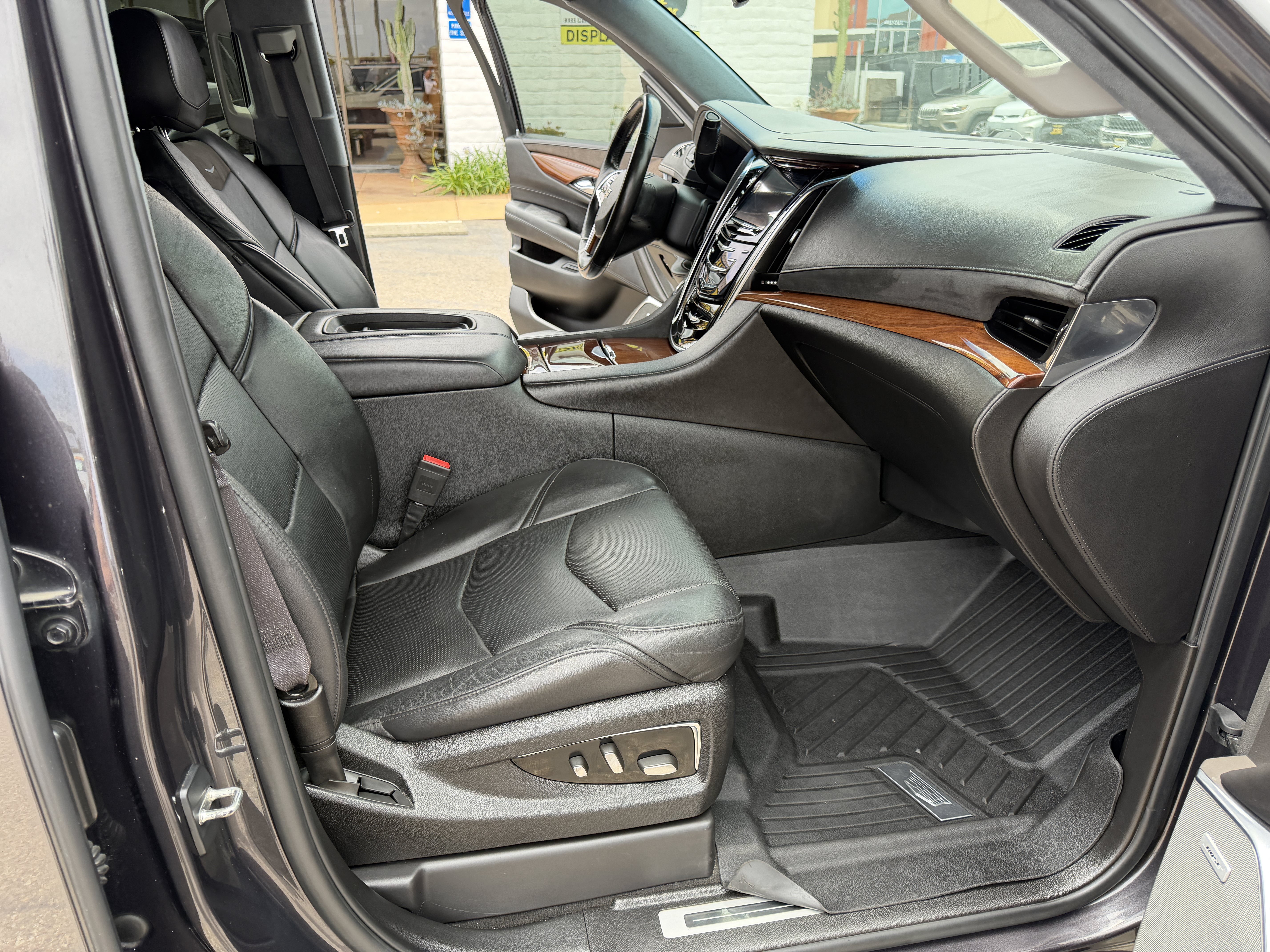 Used 2016 Cadillac Escalade ESV Premium AWD/4WD image 21