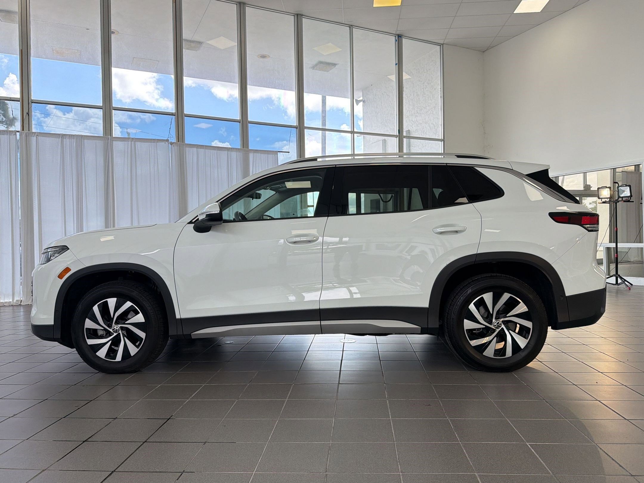 Used 2025 Volkswagen Tiguan S image 2