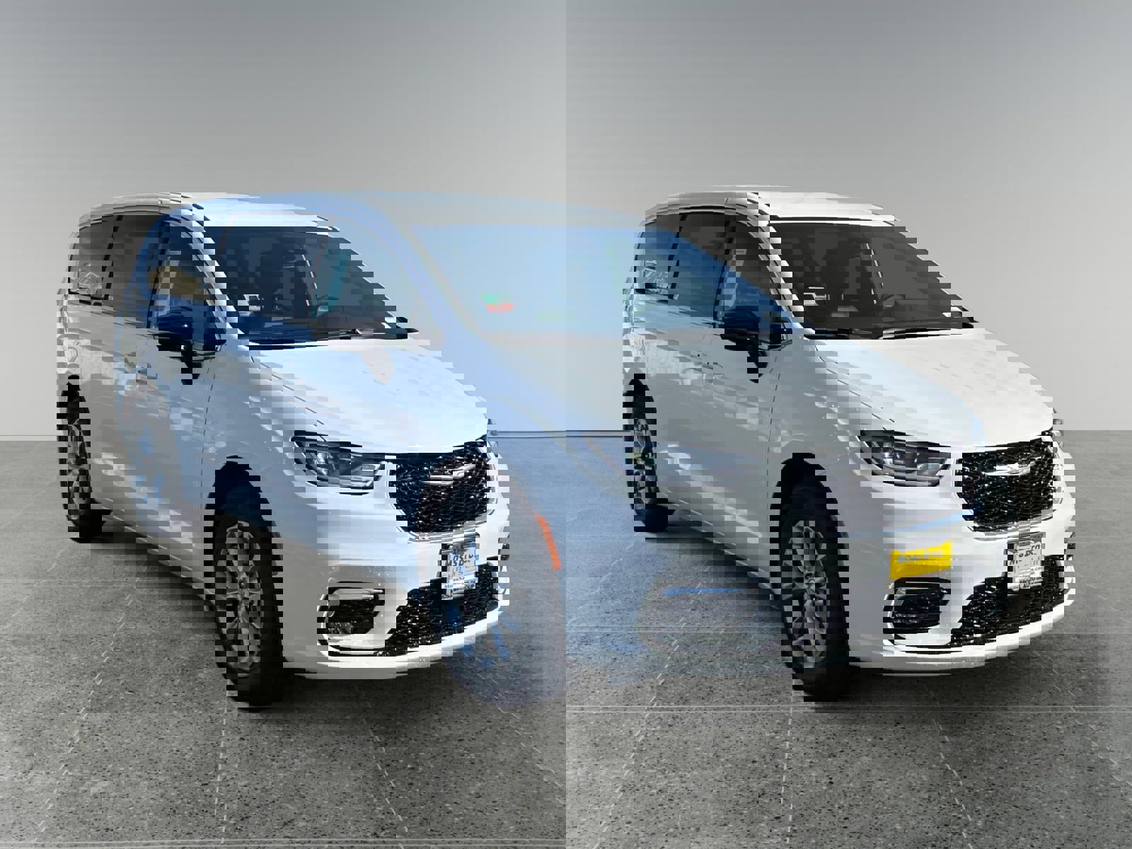 New 2026 Chrysler Pacifica Select AWD/4WD image 7