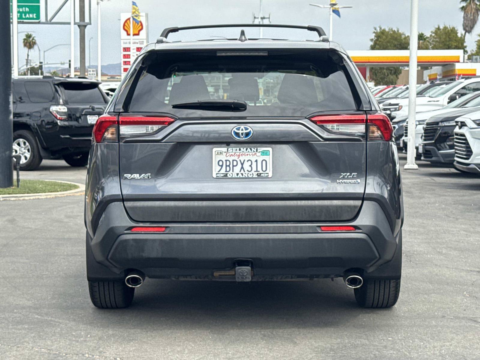 Used 2022 Toyota RAV4 XLE Premium AWD/4WD image 6