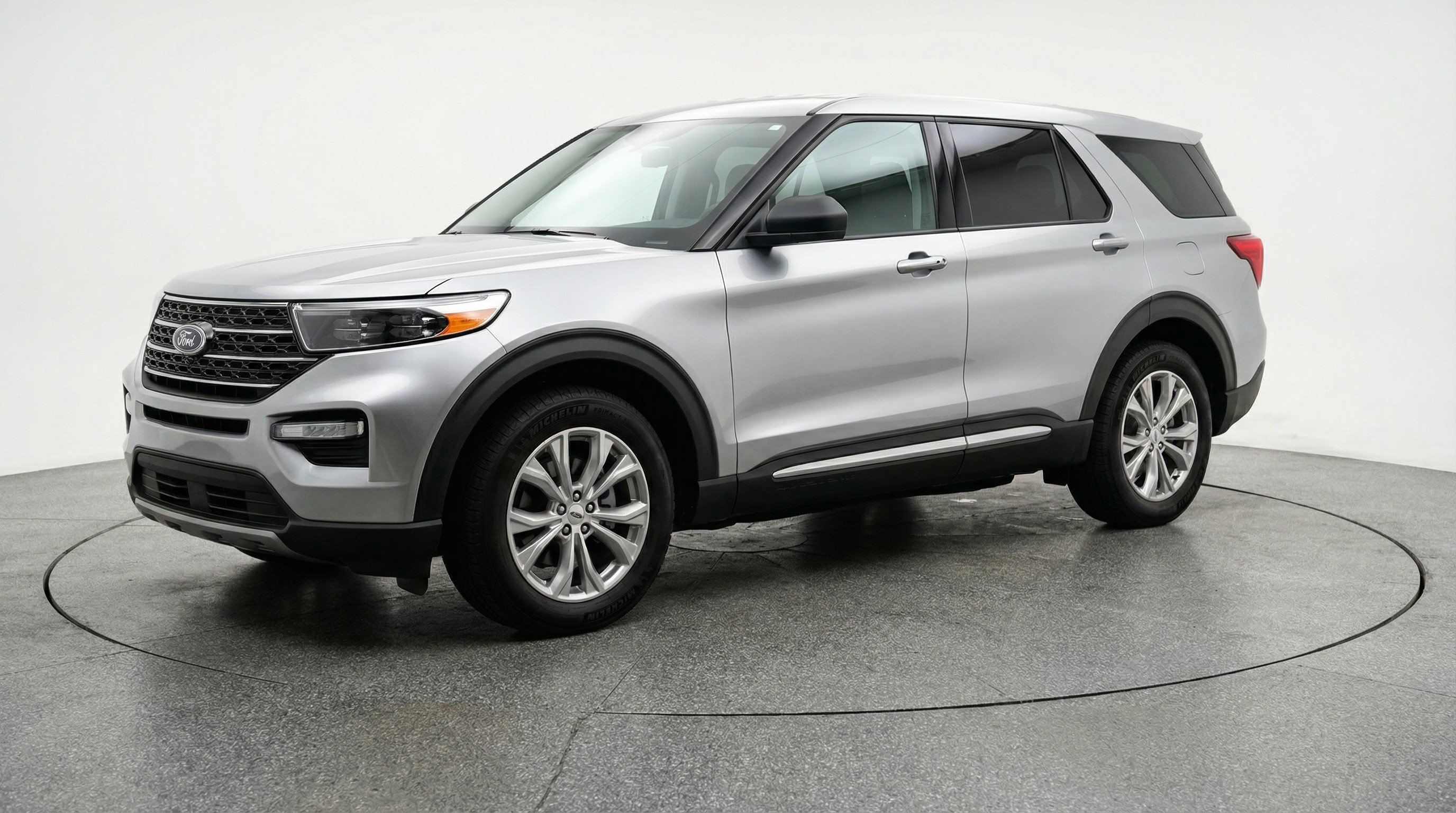 Used 2024 Ford Explorer Limited image 3
