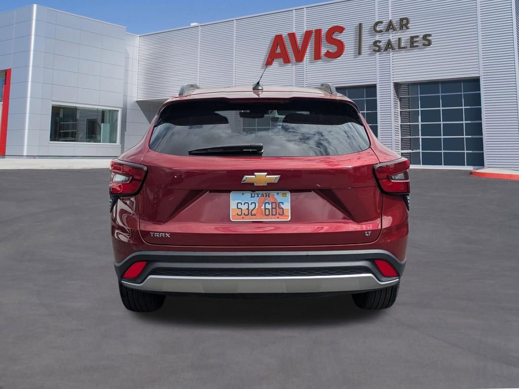 Used 2025 Chevrolet Trax LT w/ LT Convenience Package FWD image 5