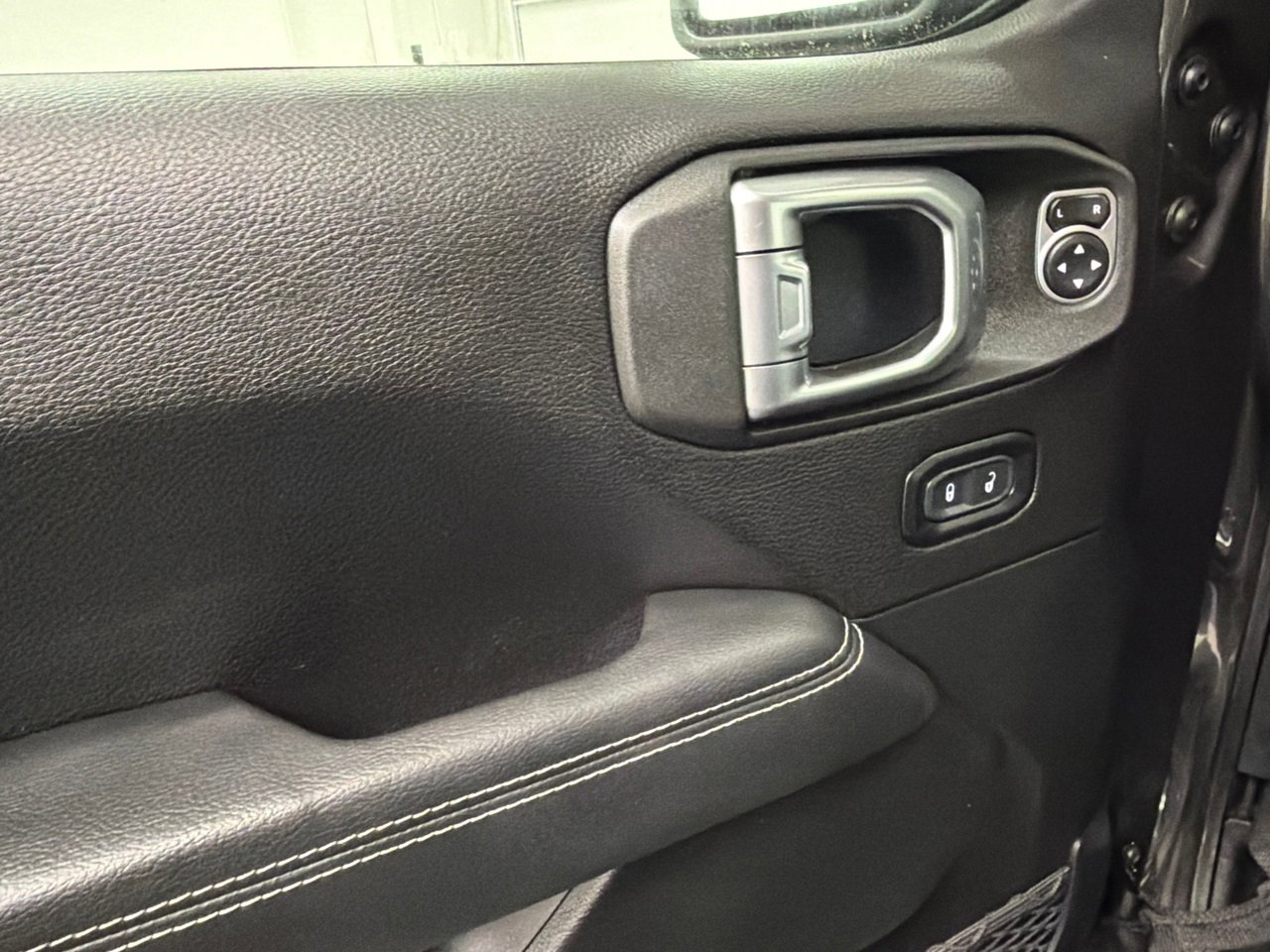 Used 2019 Jeep Wrangler Unlimited Sahara w/ Uconnect 4C Nav & Sound Group image 33