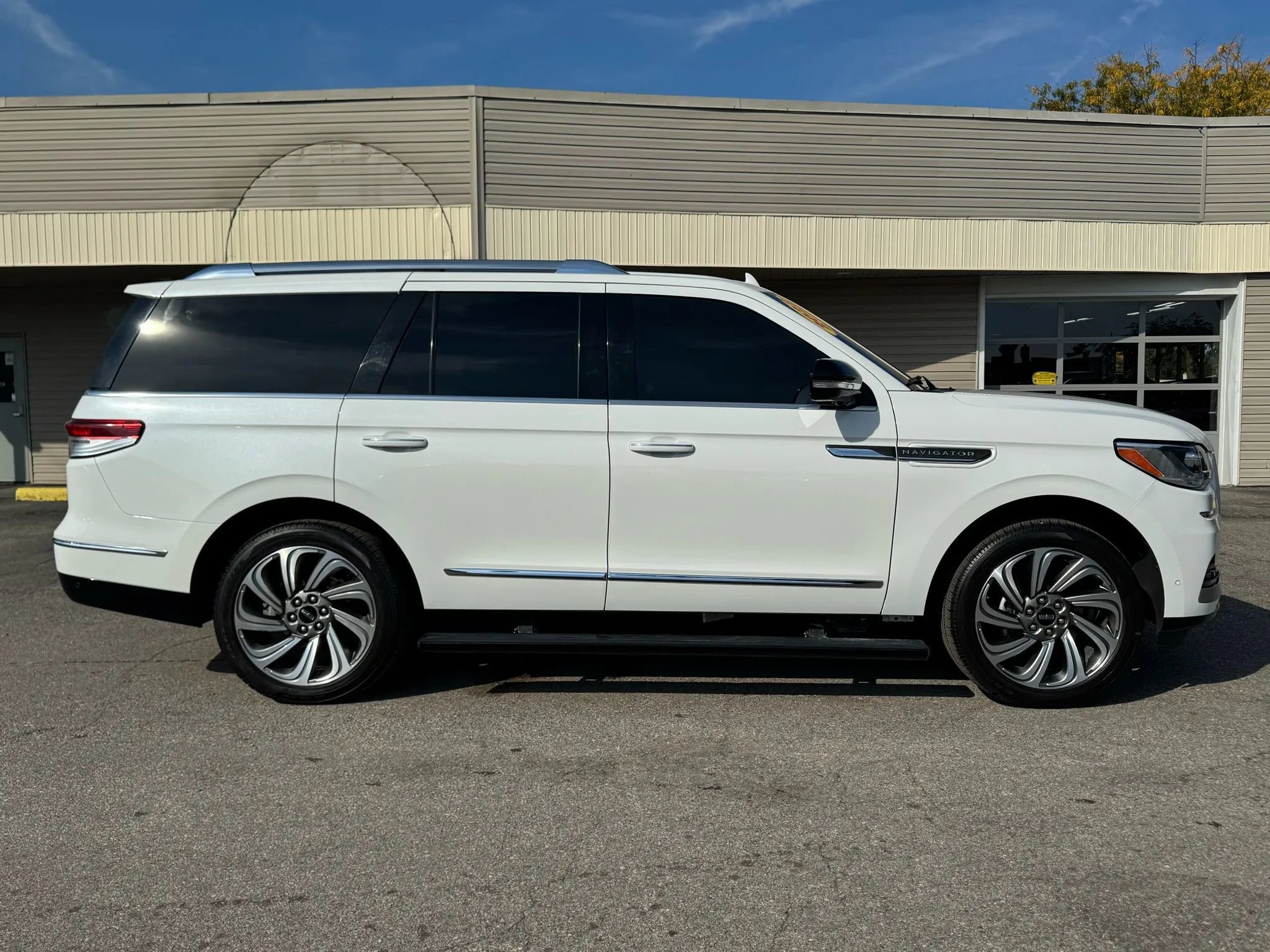 Used 2022 Lincoln Navigator Reserve image 6