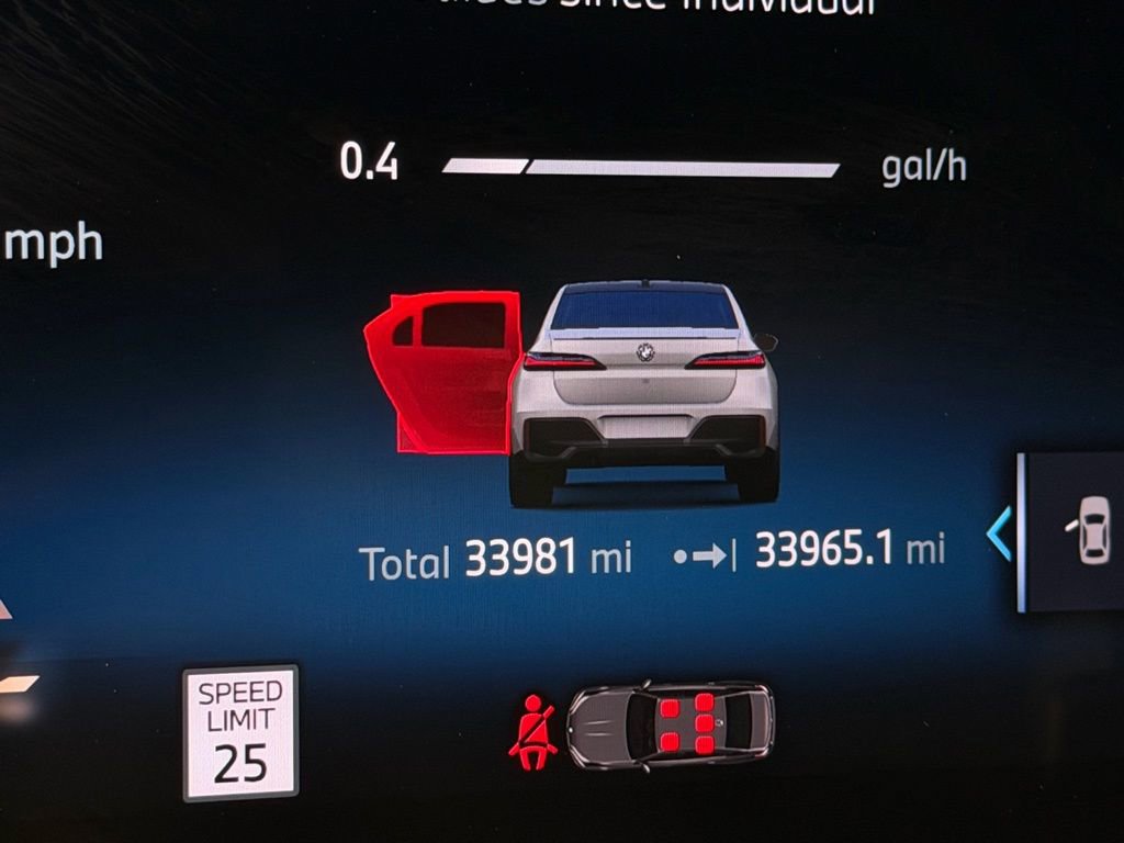 Used 2023 BMW 740i w/ Executive Package image 22