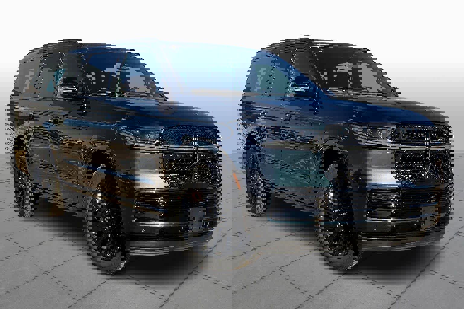 New 2025 Lincoln Navigator L Reserve w/ Jet Appearance Package image 2