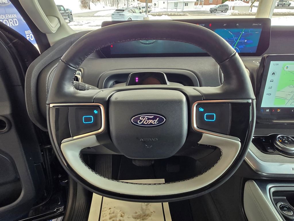 Used 2025 Ford Expedition Platinum image 15