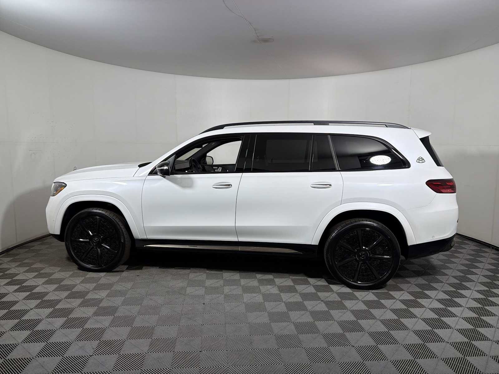 Used 2025 Mercedes-Benz Maybach GLS 600 4MATIC image 4