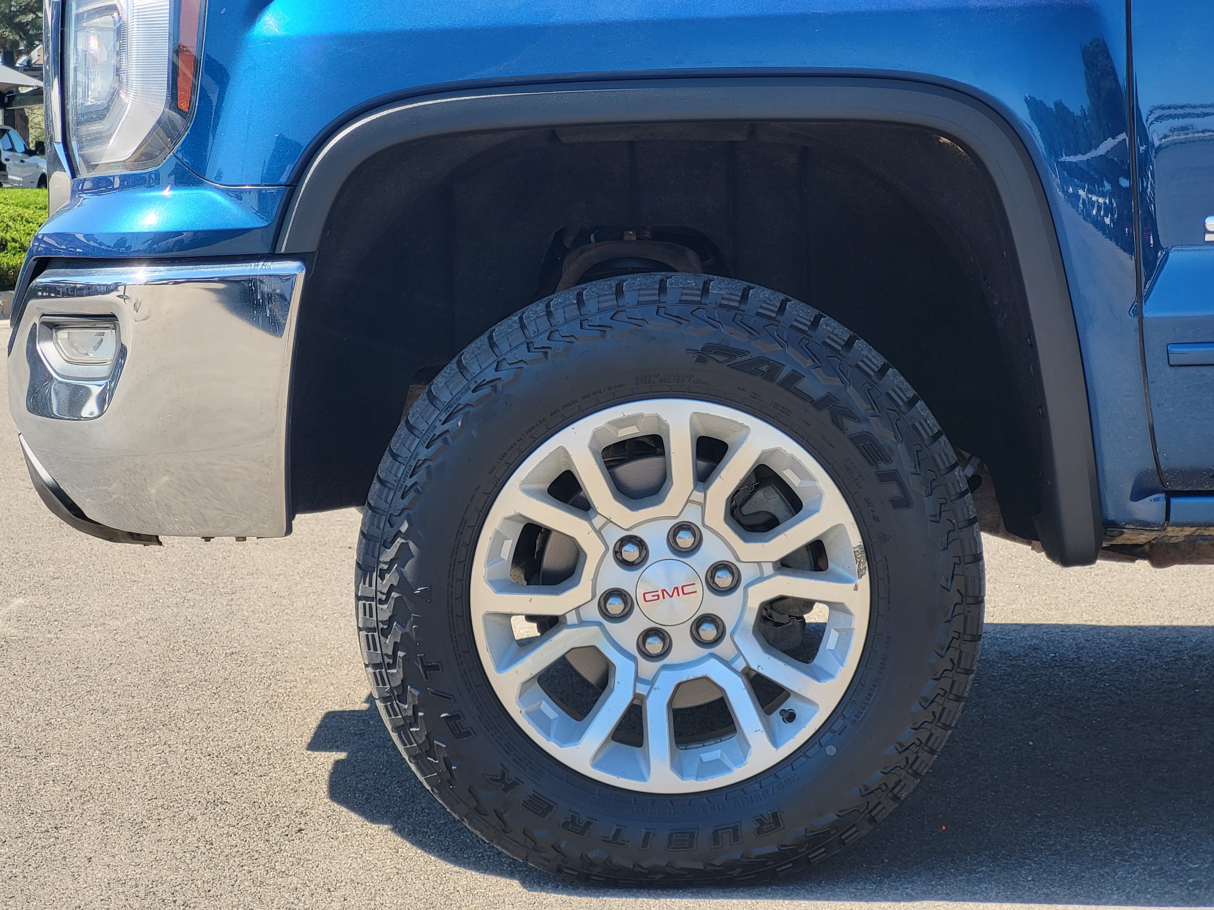 Certified 2018 GMC Sierra 1500 SLE w/ SLE Value Package AWD/4WD image 9