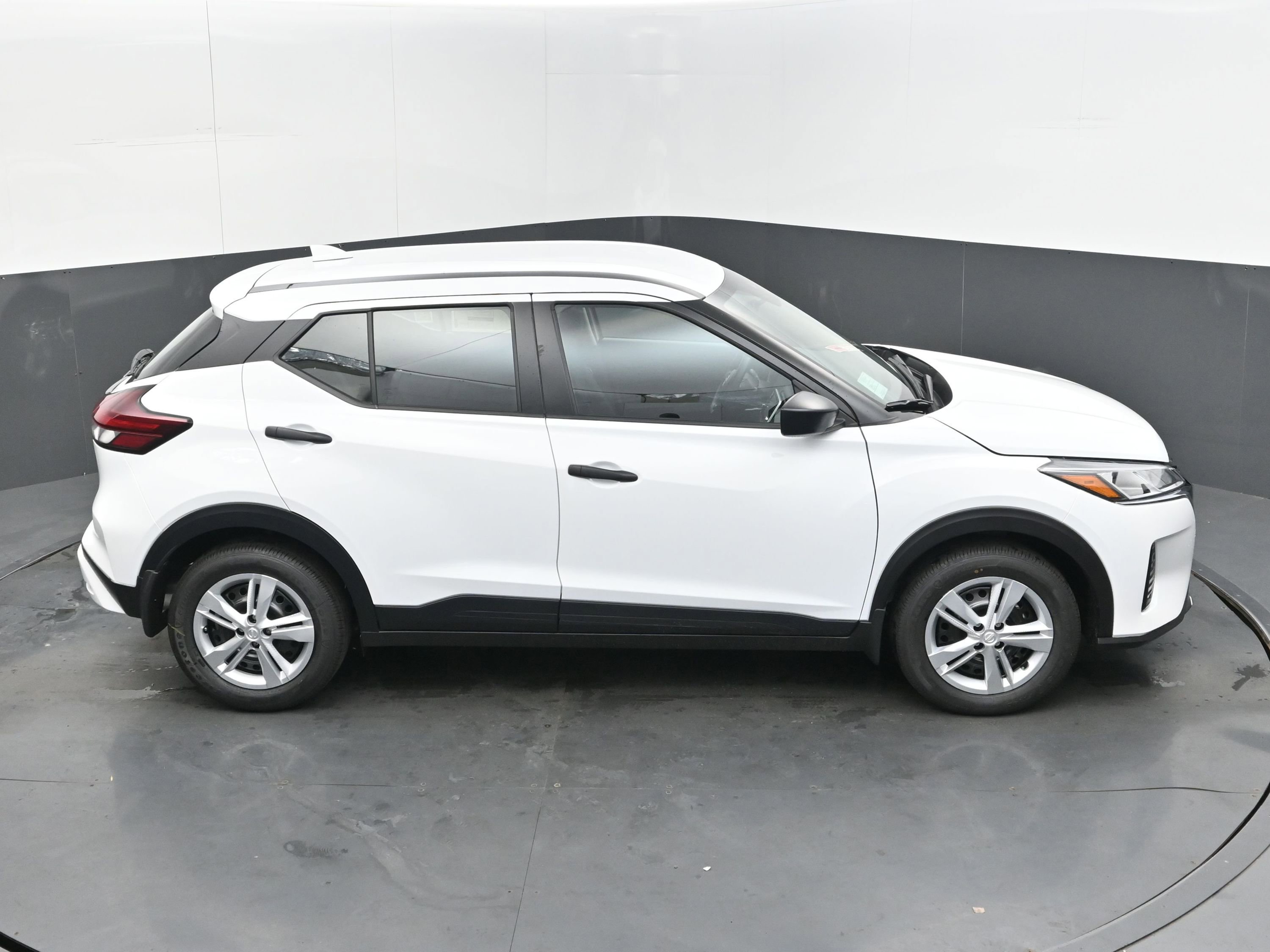 Certified 2025 Nissan Kicks Play S image 37