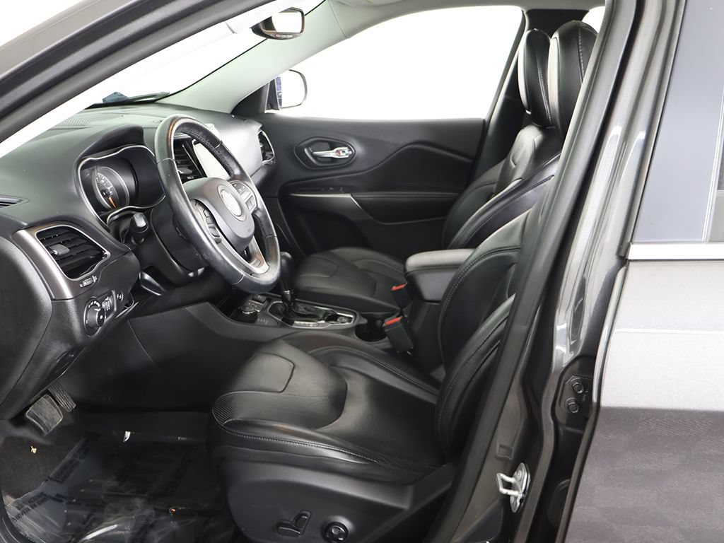 Used 2019 Jeep Cherokee Limited AWD/4WD image 32