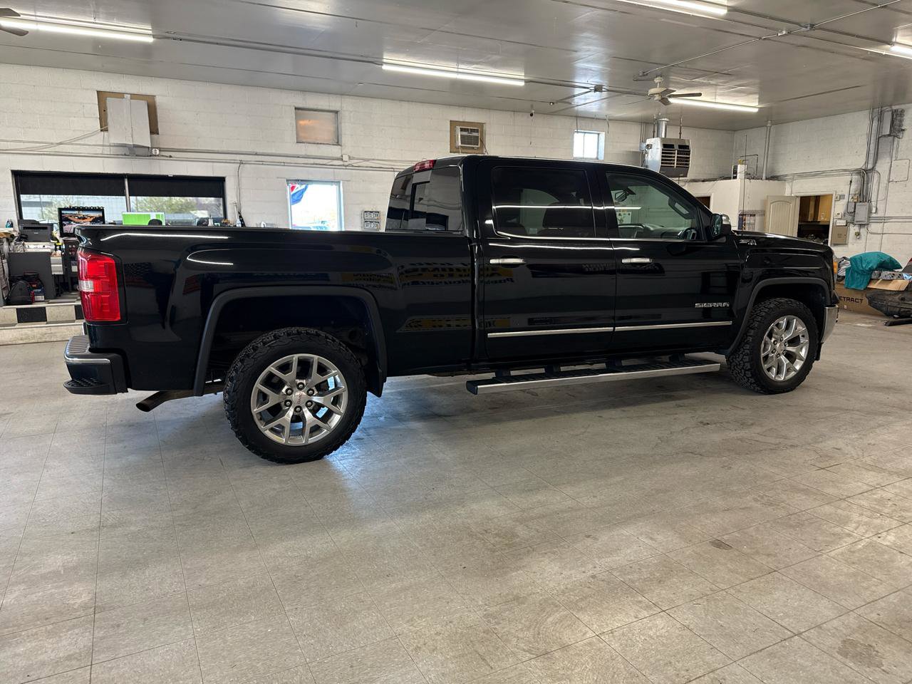 Used 2015 GMC Sierra 1500 SLT w/ SLT Crew Cab Value Package image 4