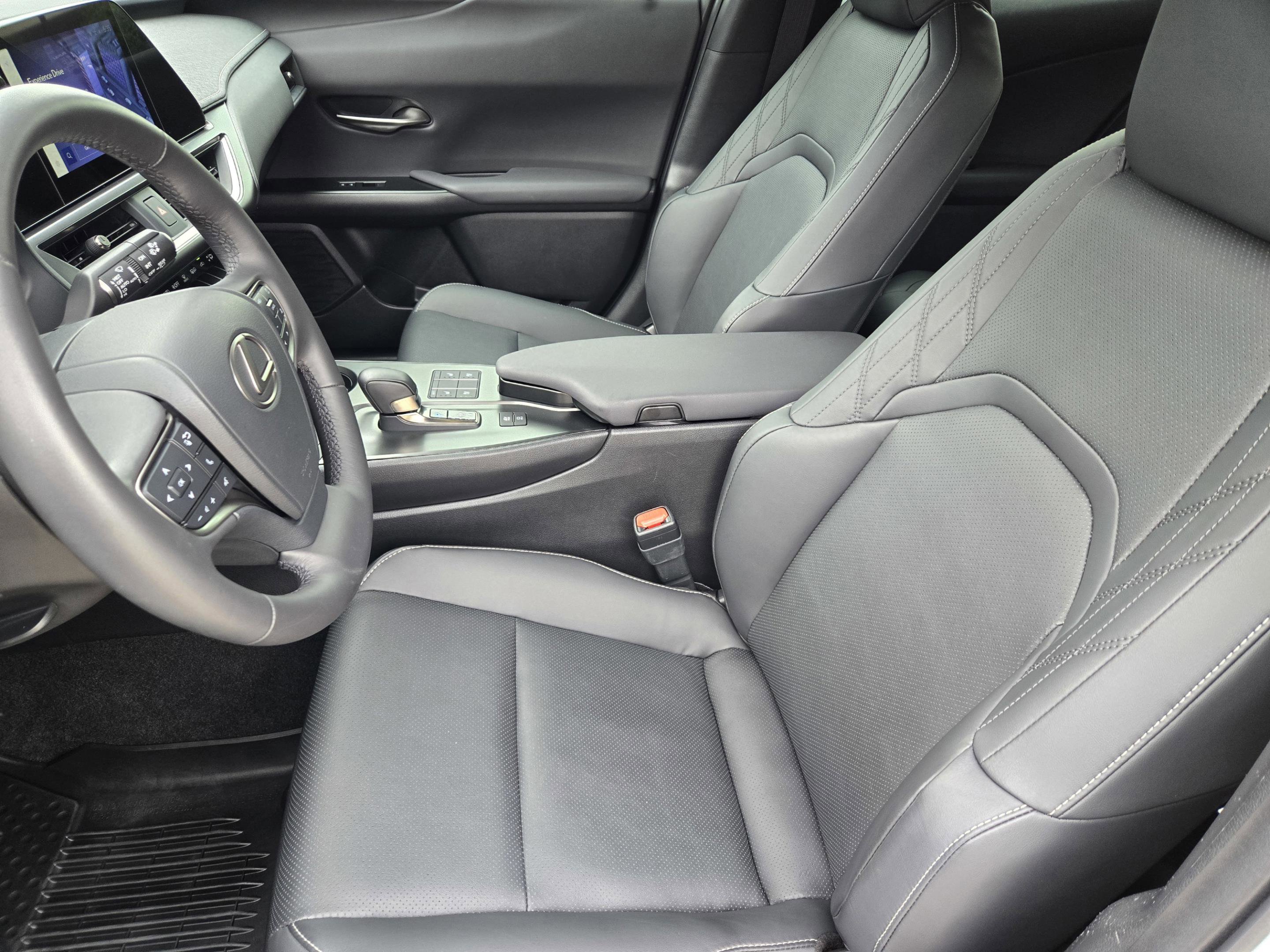 Used 2025 Lexus UX 300h FWD w/ Accessory Package (Z1) image 9
