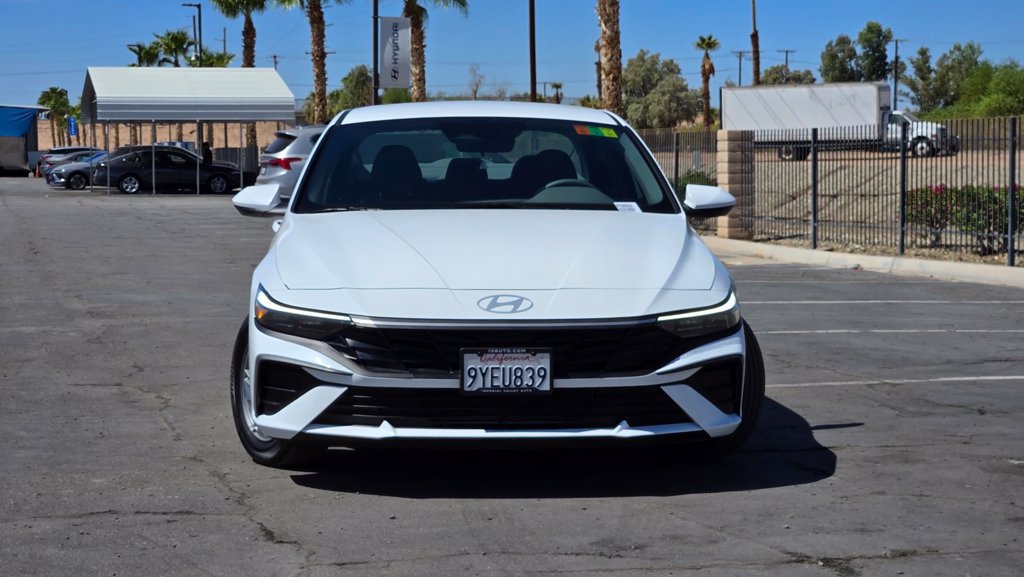 Used 2026 Hyundai Elantra SE FWD image 2