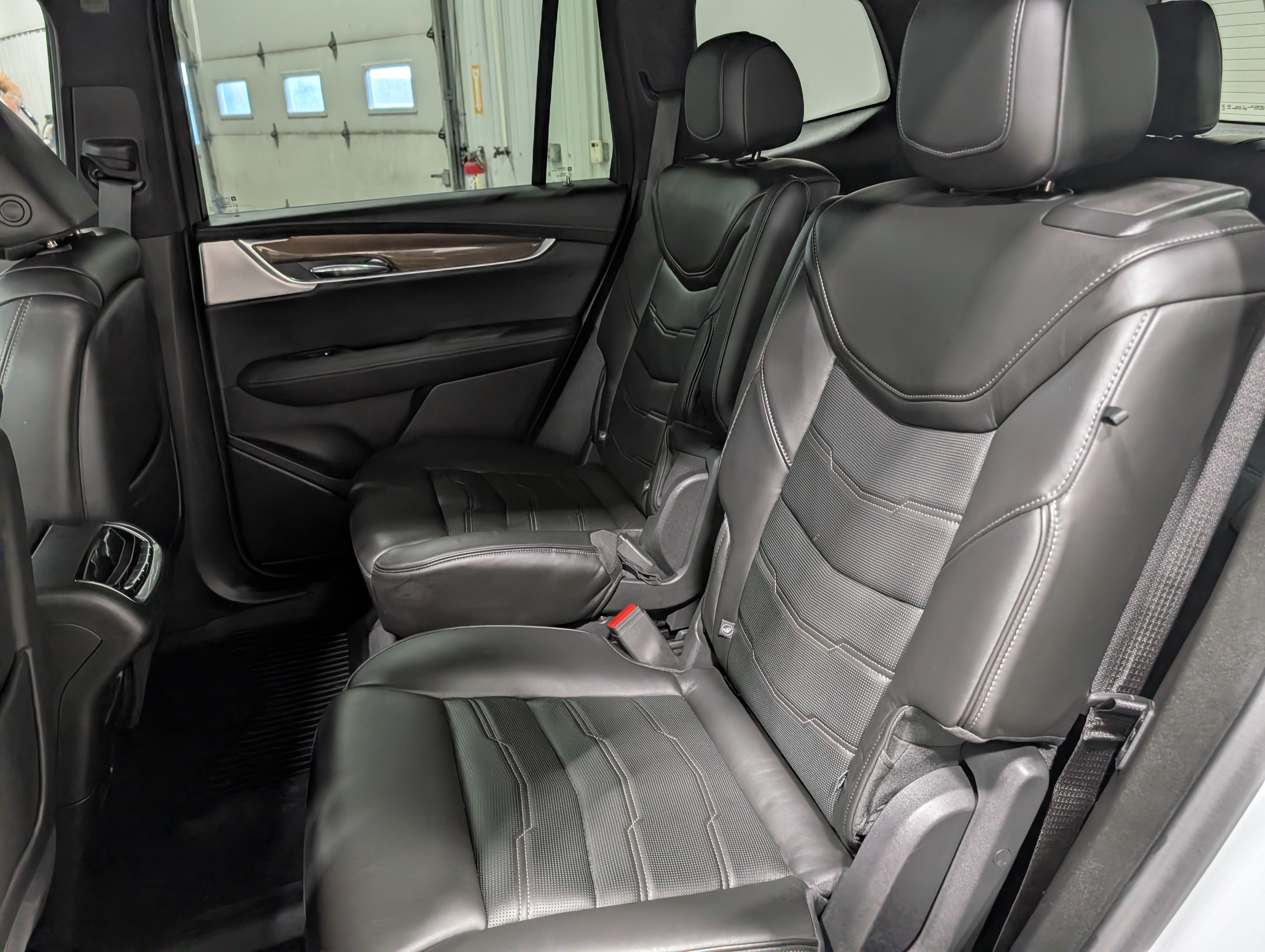 Used 2024 Cadillac XT6 Sport w/ LPO, ONYX Package AWD/4WD image 17