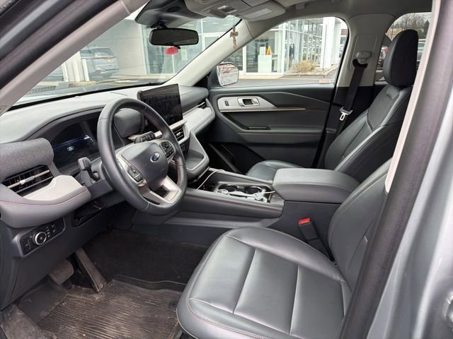 Used 2025 Ford Explorer Active w/ Active Comfort Package image 5