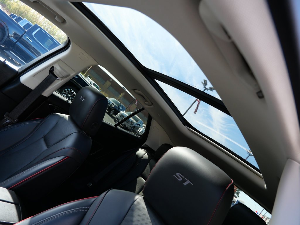 Used 2023 Buick Envision Essence w/ Sport Touring Package AWD/4WD image 16