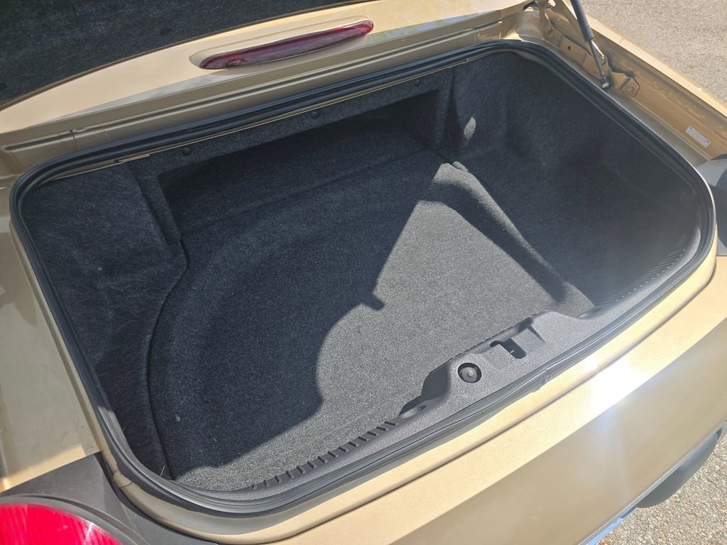 Used 2005 Ford Thunderbird RWD image 14