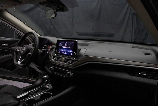 Used 2024 Nissan Altima 2.5 SV image 15