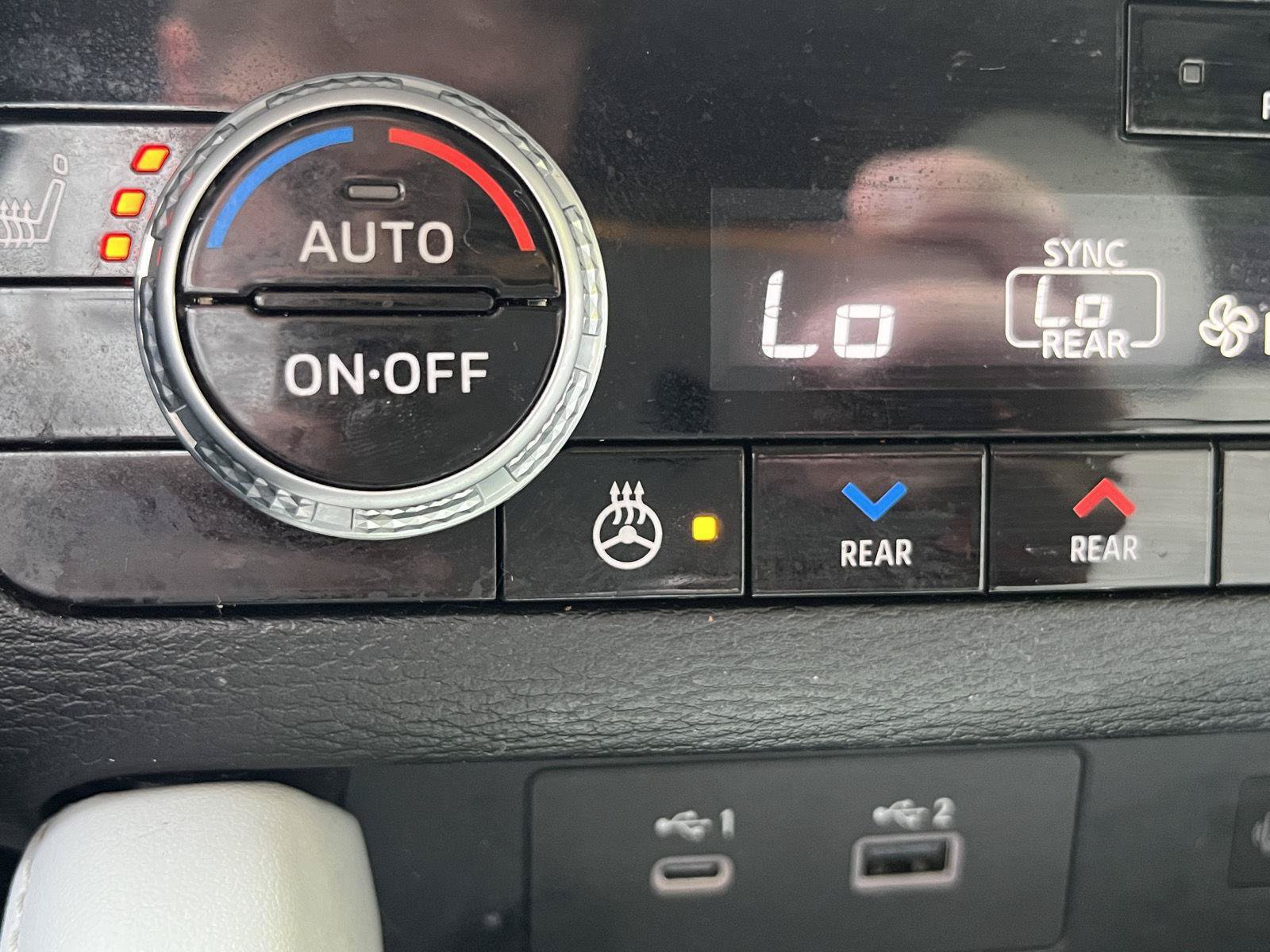 Used 2023 Mitsubishi Outlander SEL AWD/4WD image 14