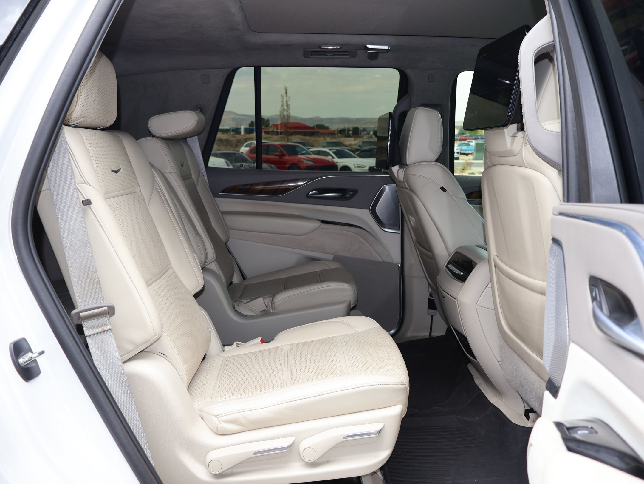 Used 2022 Cadillac Escalade Sport Platinum AWD/4WD image 33