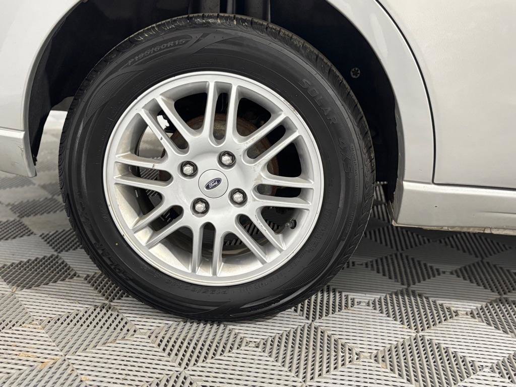 Used 2010 Ford Focus SE image 29