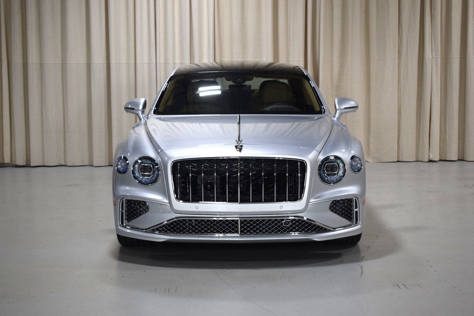 New 2026 Bentley Flying Spur Azure image 9