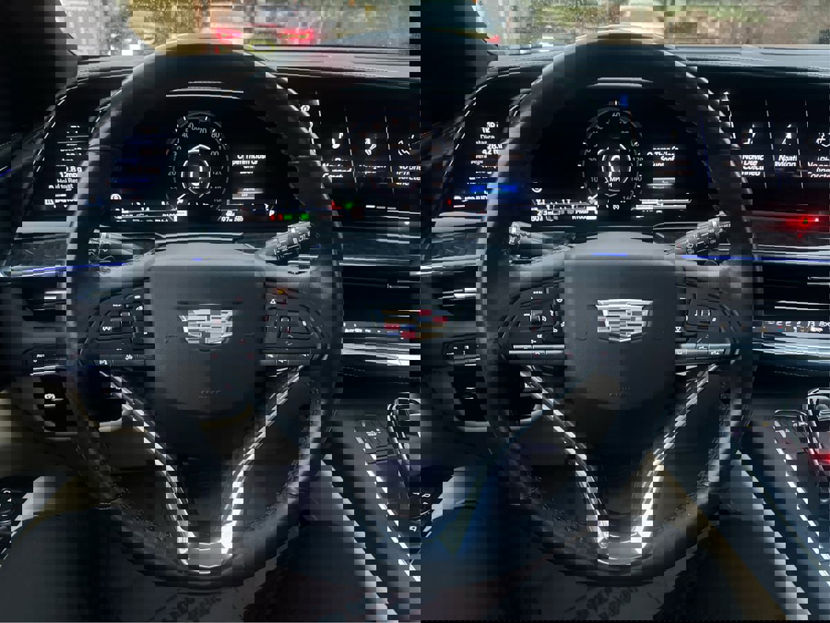 Used 2021 Cadillac Escalade Premium Luxury w/ Performance Package image 16