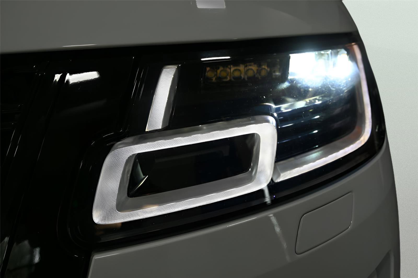 Used 2018 Land Rover Range Rover AWD/4WD image 39