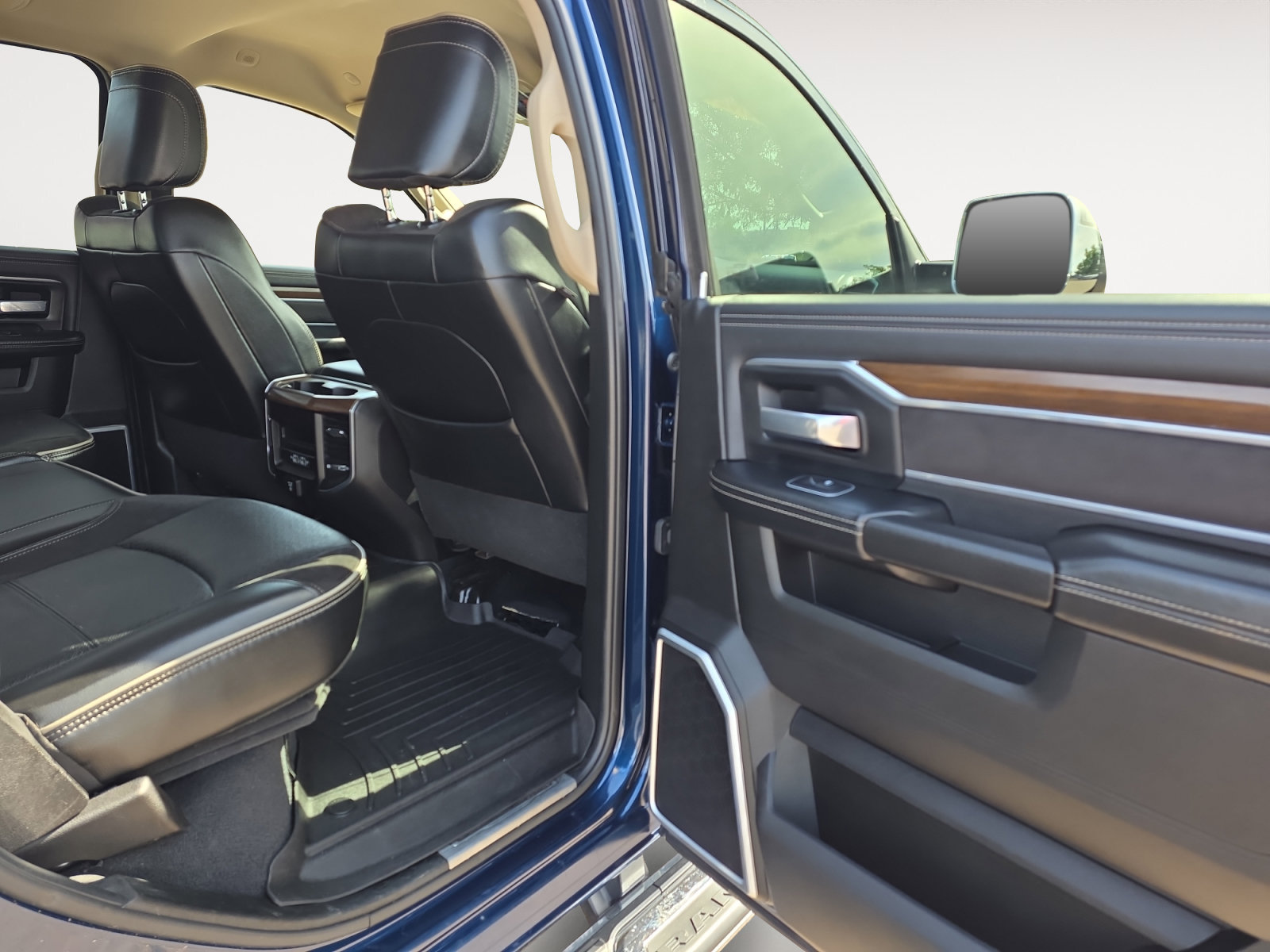 Used 2022 RAM 3500 Laramie AWD/4WD image 12