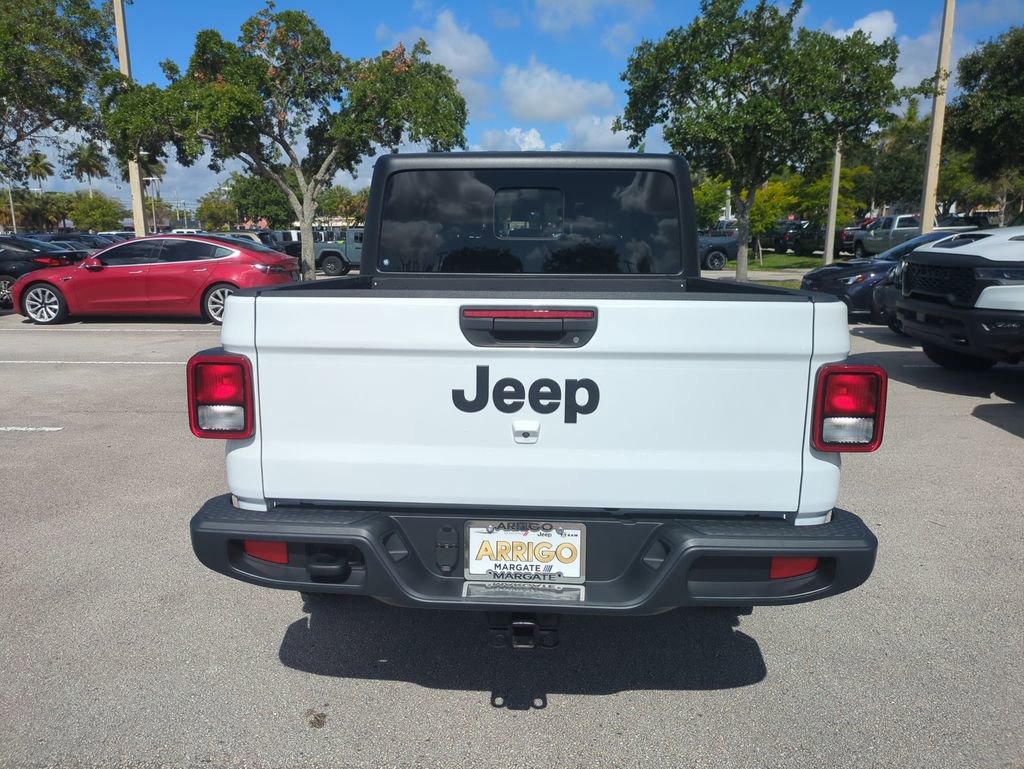 Used 2024 Jeep Gladiator Sport AWD/4WD image 7