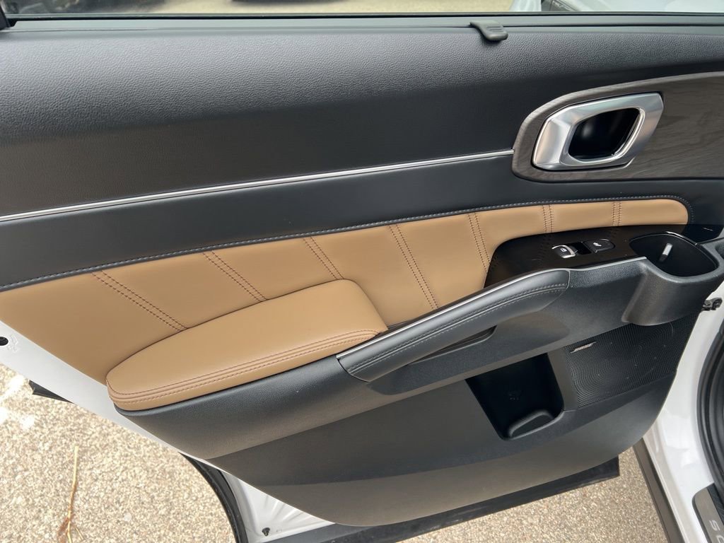 Certified 2025 Kia Sorento SX Prestige w/ Olive Brown Leather Package image 11