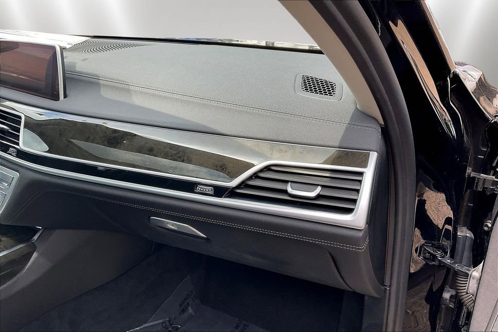 Used 2020 BMW 740i xDrive w/ Cold Weather Package image 26